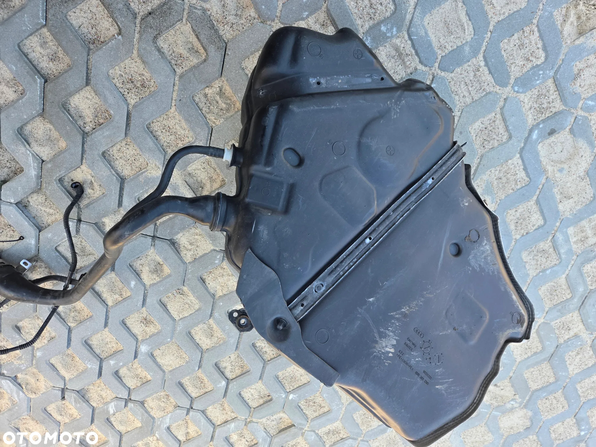 AUDI A4 B9 2.0 TFSI ZBIORNIK PALIWA Z POMPĄ - 7