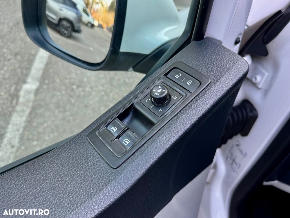 Volkswagen Caravelle KR Comfortline DSG - 24