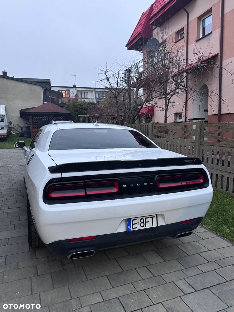 Dodge Challenger - 11