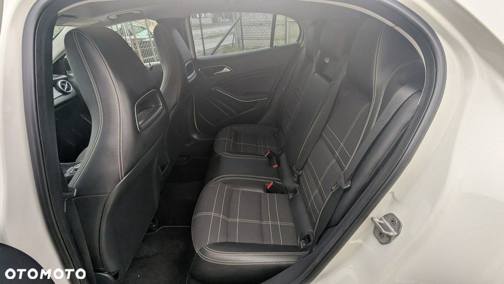 Mercedes-Benz GLA - 13