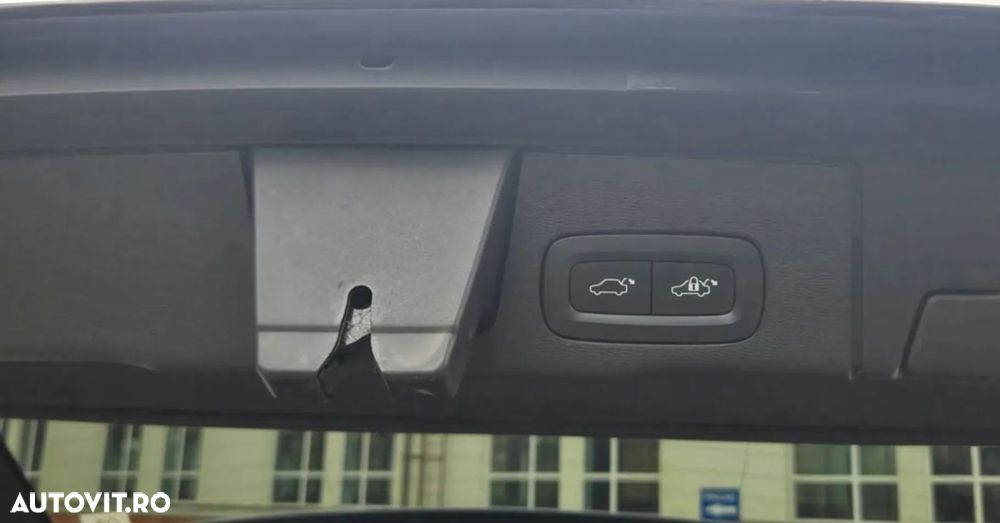 Volvo XC 60 B4 MHEV AWD R-Design - 33