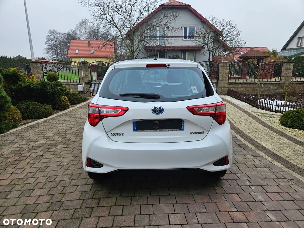Toyota Yaris Hybrid 100 Selection - 6