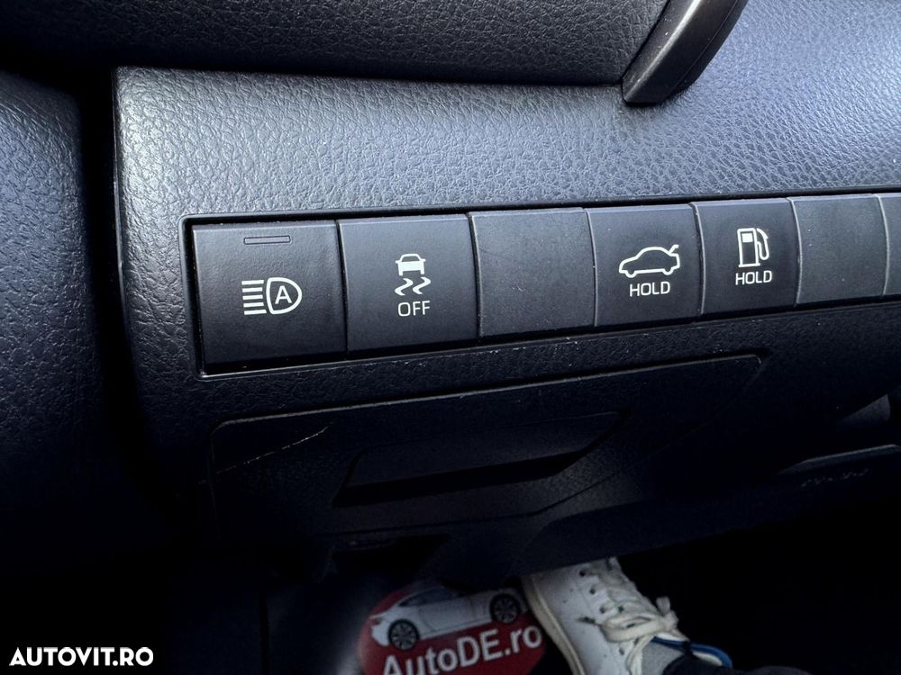 Toyota Camry - 19