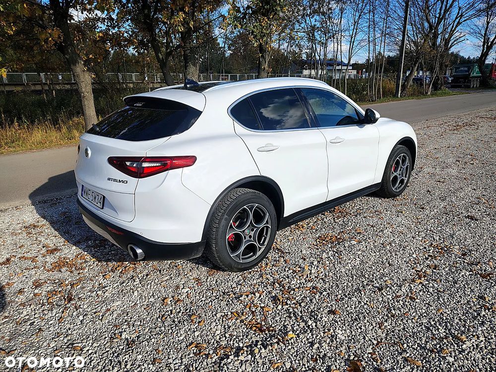 Alfa Romeo Stelvio - 8