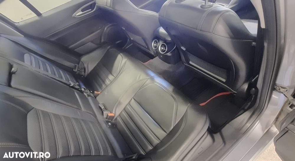 Alfa Romeo Giulia 2.2 AT8-Q4 Veloce - 9