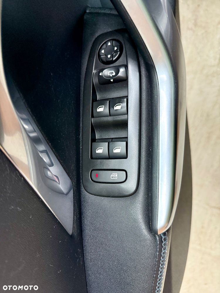 Peugeot 2008 1.2 Pure Tech Crossway S&S - 19