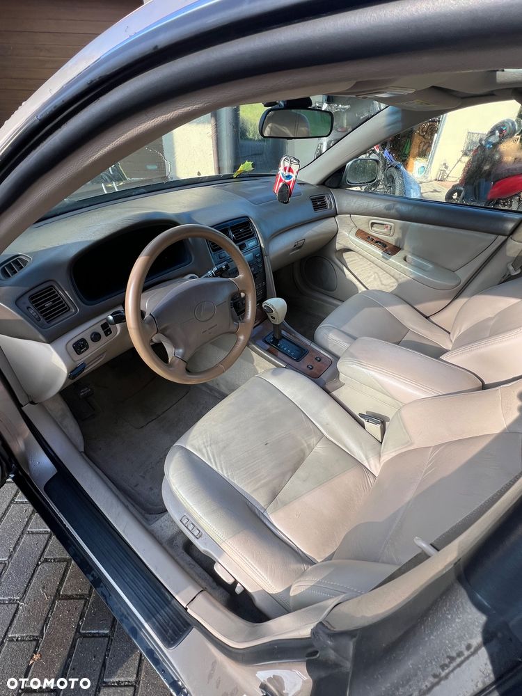 Lexus ES - 7
