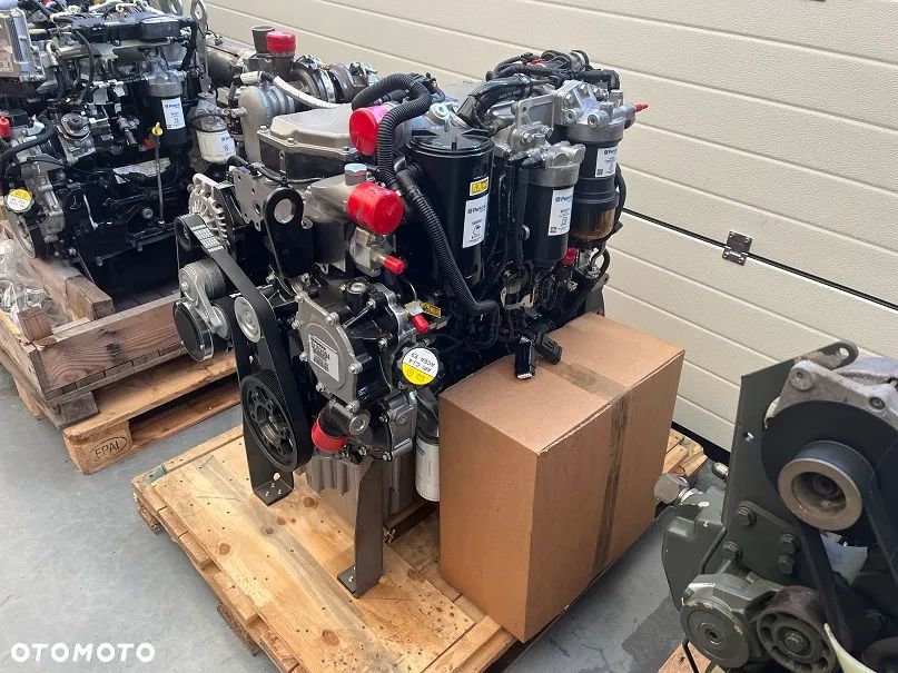 SILNIK Perkins MPKXL04.4SU1 1204J-E44TTA 117 kW cat C4.4 E44TTA - 1