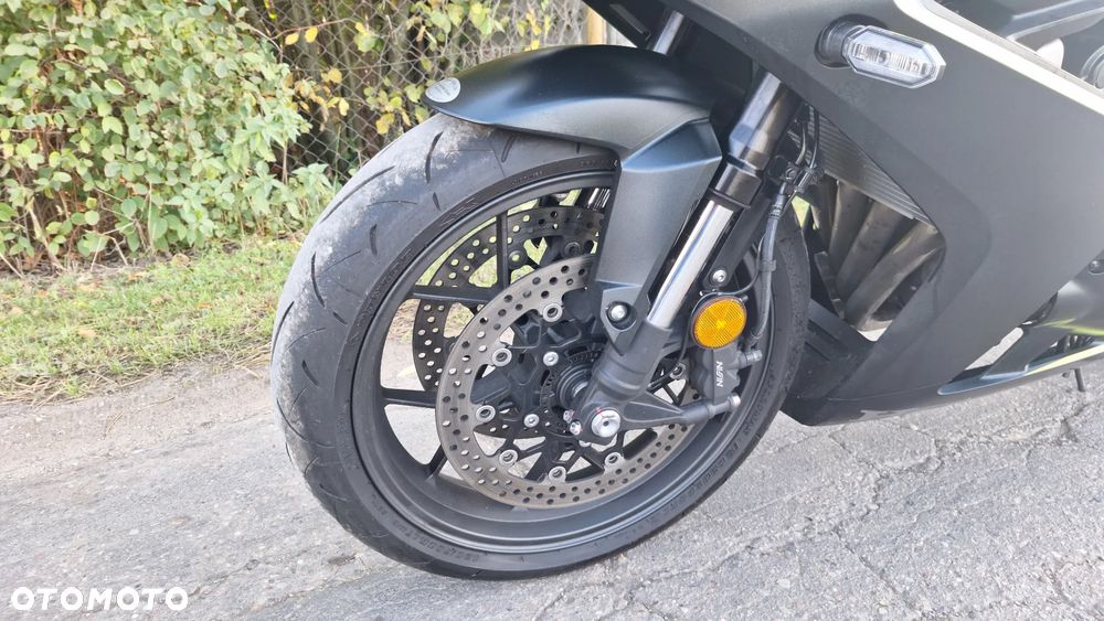 Honda CBR - 27