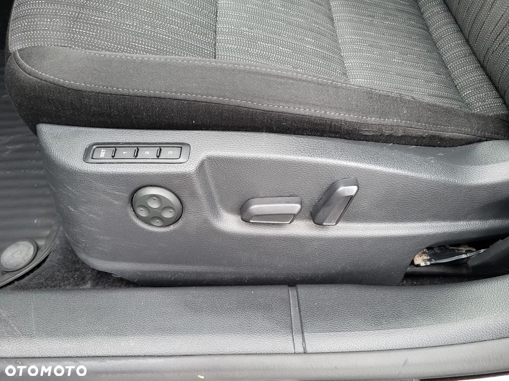 Skoda Superb 2.0 TDI Ambition DSG - 19