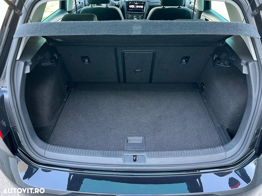 Volkswagen e-Golf - 23