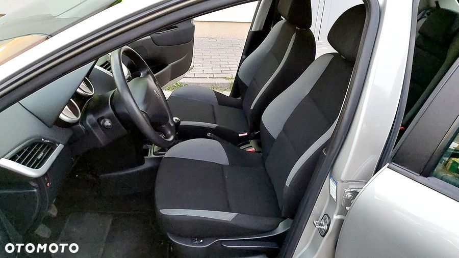 Peugeot 207 - 16