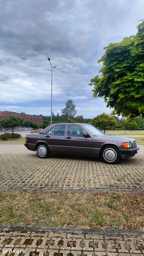 Mercedes-Benz W201 (190) - 3