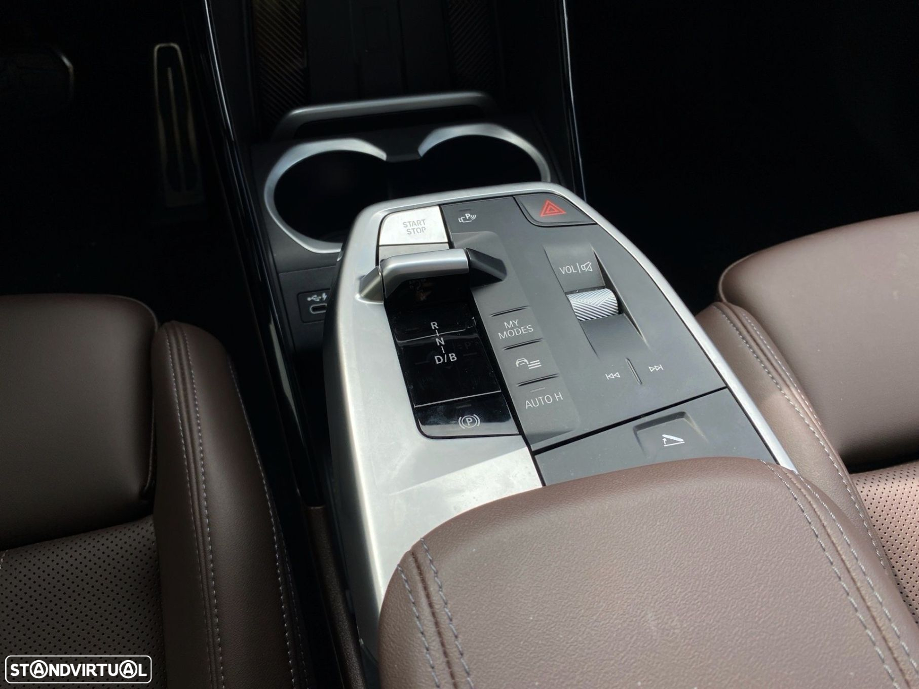BMW iX2 eDrive20 Pack Desportivo M - 15