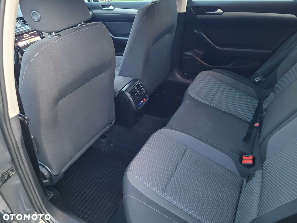 Volkswagen Passat - 8