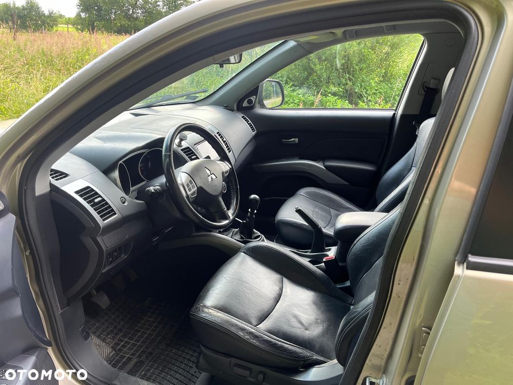 Mitsubishi Outlander 2.0 DID Instyle NAVI - 7