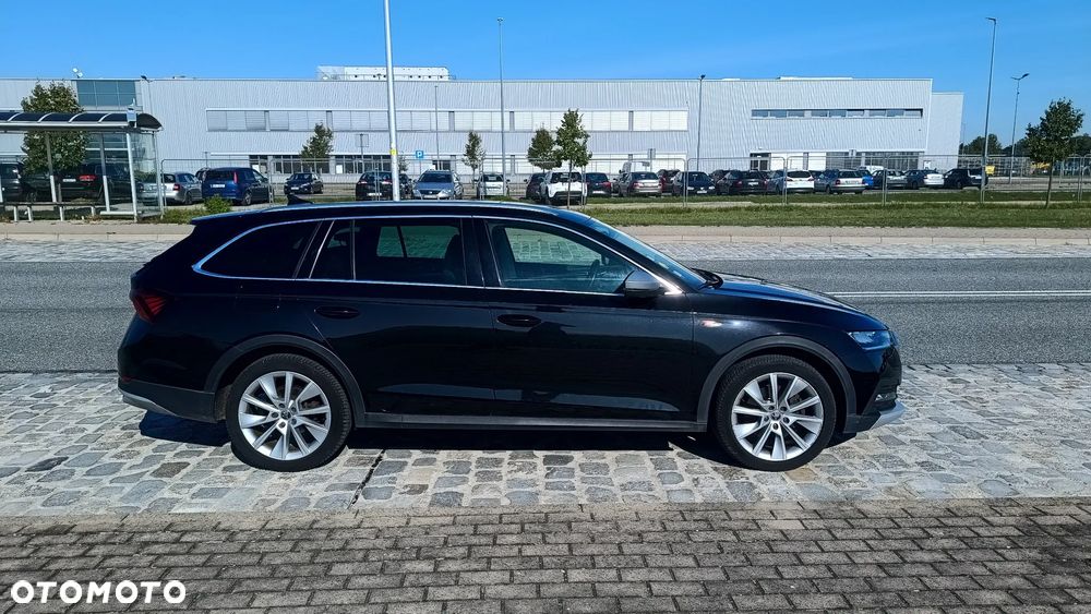 Skoda Octavia Combi 2.0 TDI DSG 4x4 Scout - 4