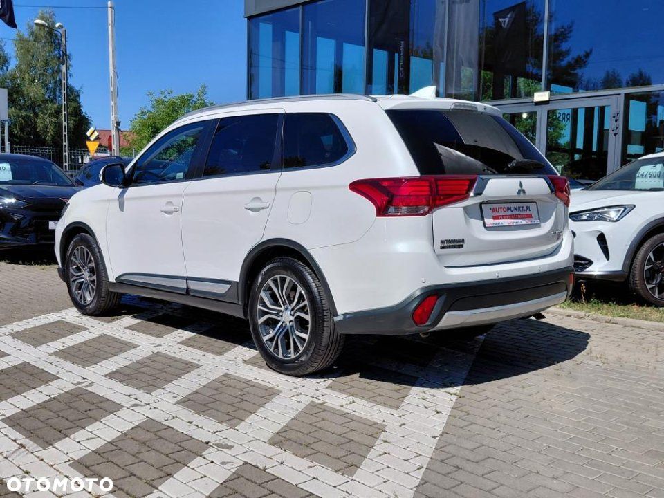Mitsubishi Outlander - 3