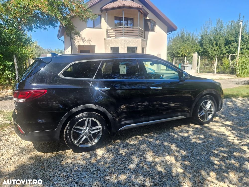 Hyundai Grand Santa Fe - 17