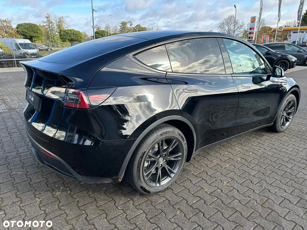 Tesla Y - 4