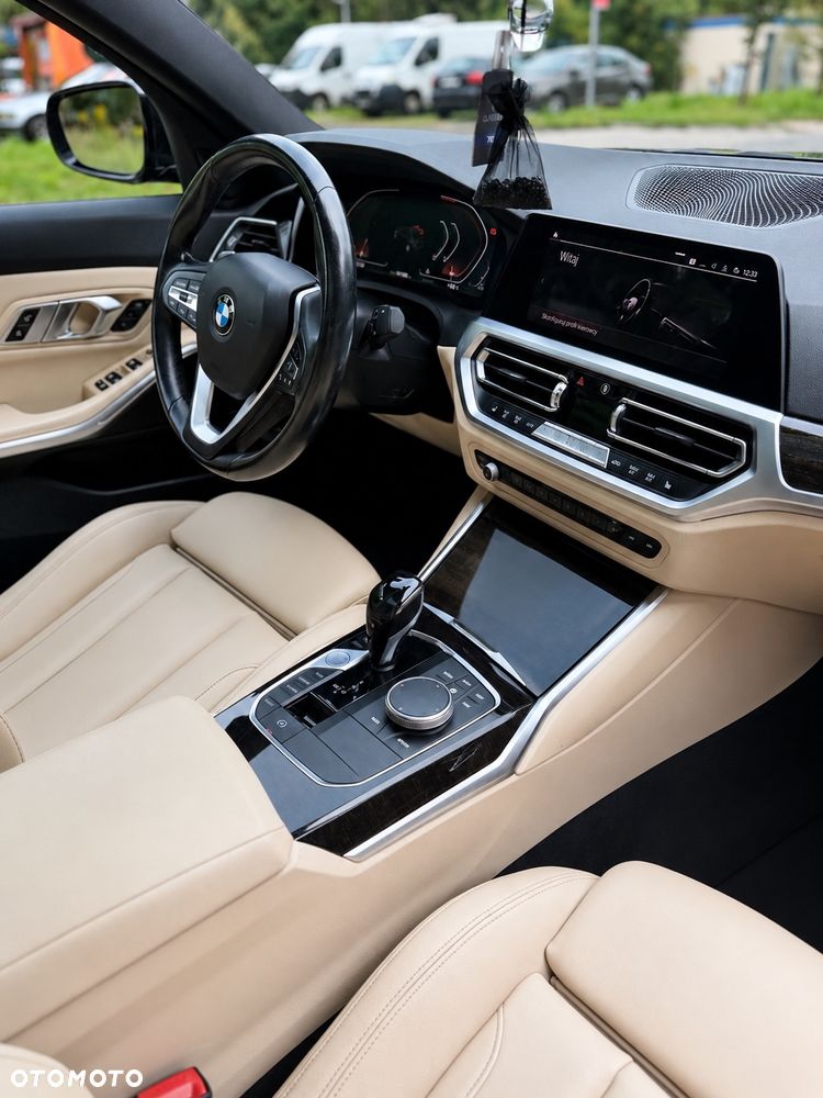 BMW Seria 3 330i M Sport - 7