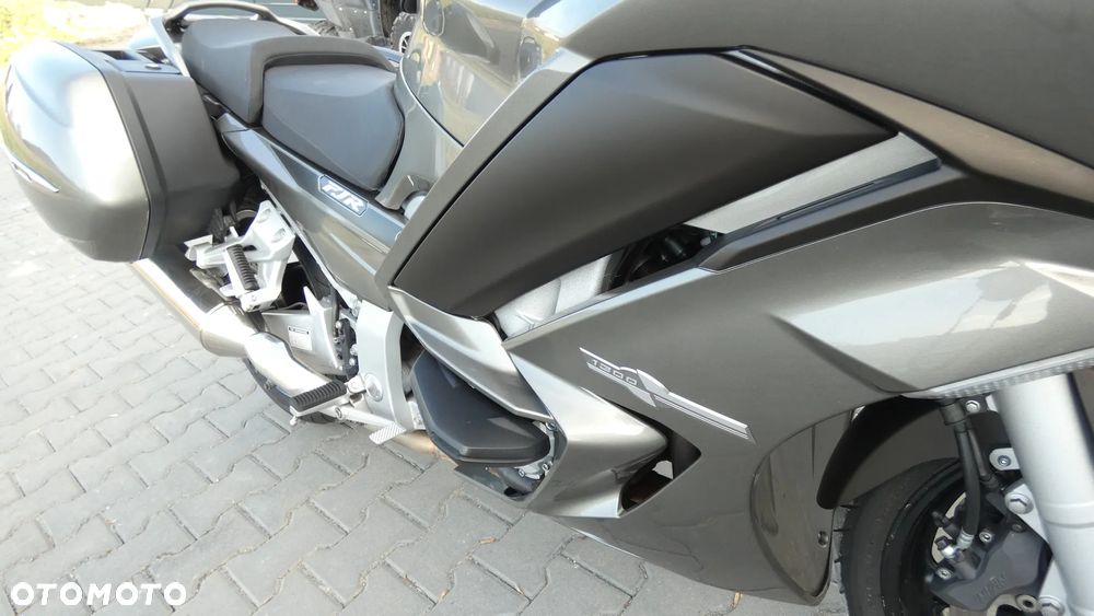 Yamaha FJR - 21