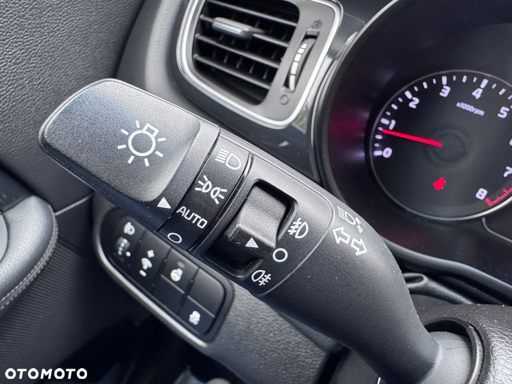 Kia Carens 1.6 GDI M - 23