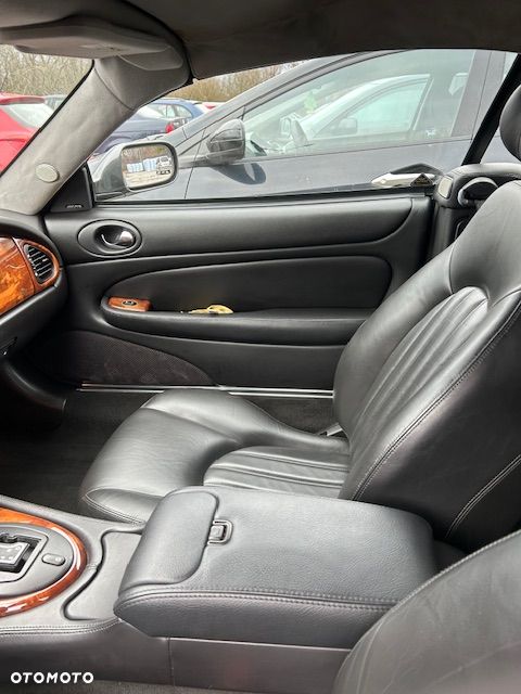 Jaguar XK8 Cabriolet - 2