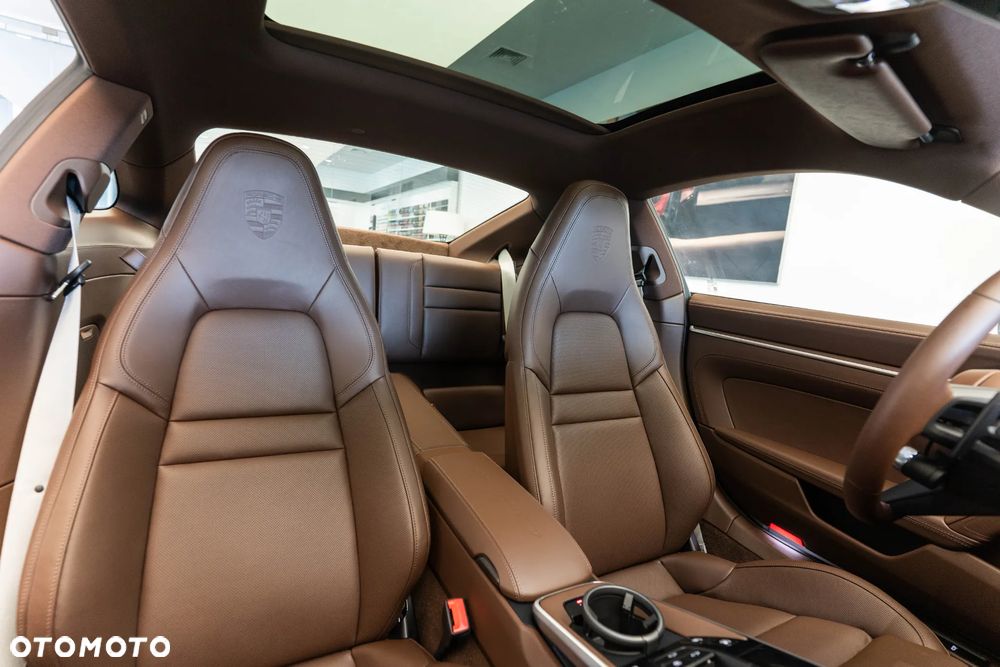 Porsche 911 Carrera 4S - 16