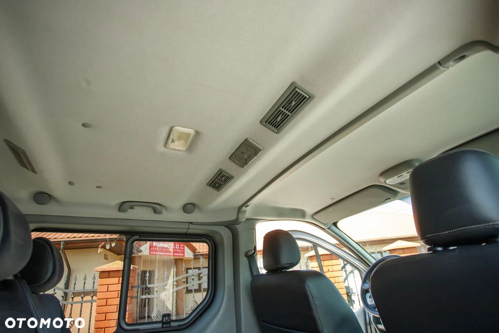 Renault Trafic Grand Passenger Black Edition - 20