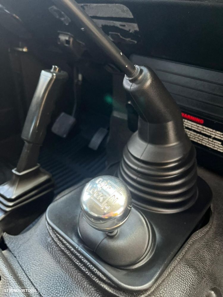 Land Rover Defender - 45