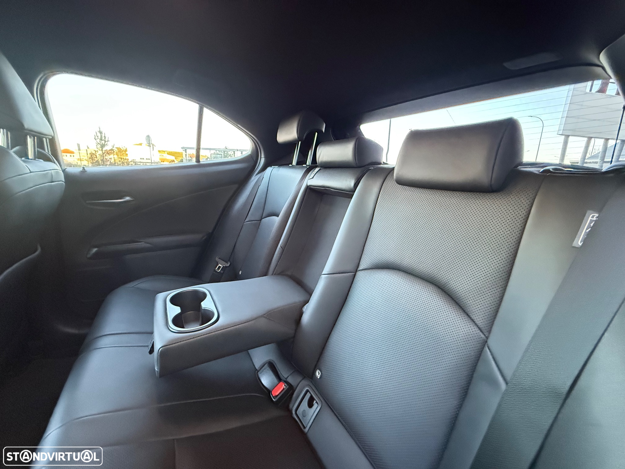Lexus UX 300e Premium - 30
