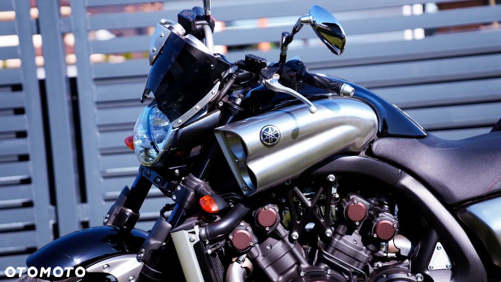 Yamaha V-MAX - 4