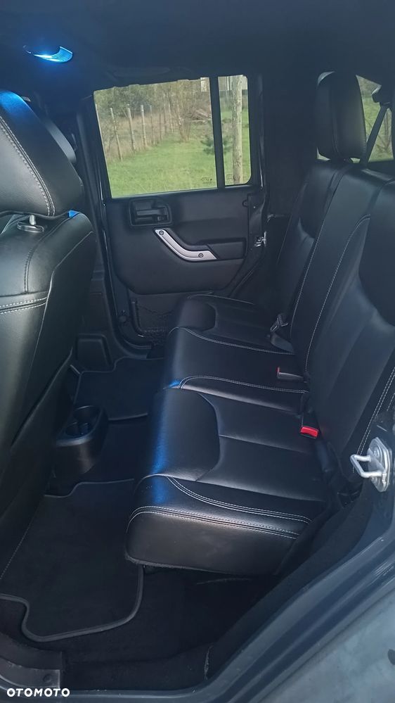 Jeep Wrangler - 32