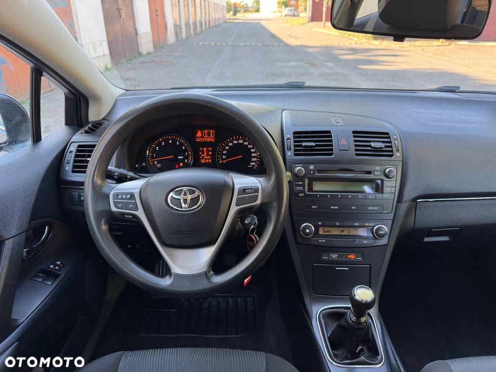 Toyota Avensis 1.6 Luna - 19
