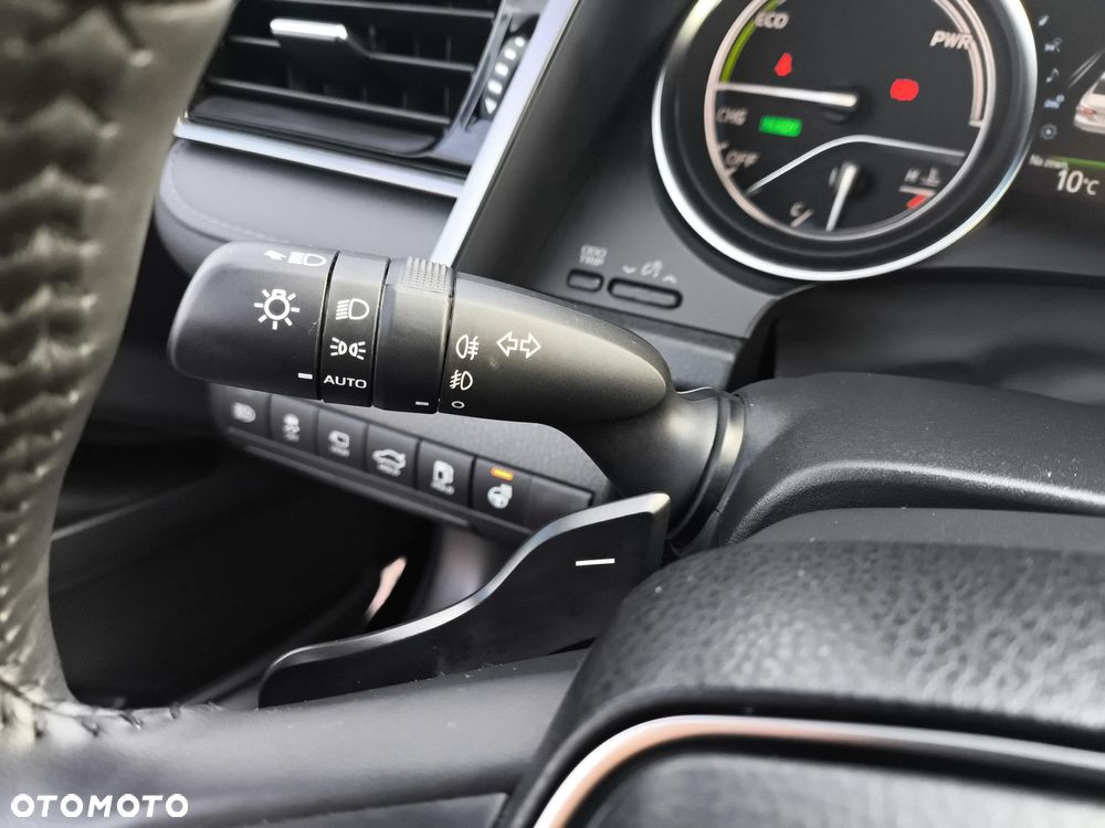 Toyota Camry 2.5 Hybrid Executive CVT - 13