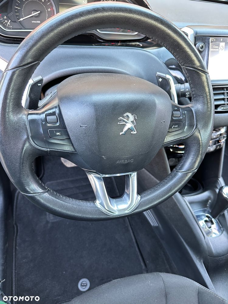 Peugeot 208 - 15