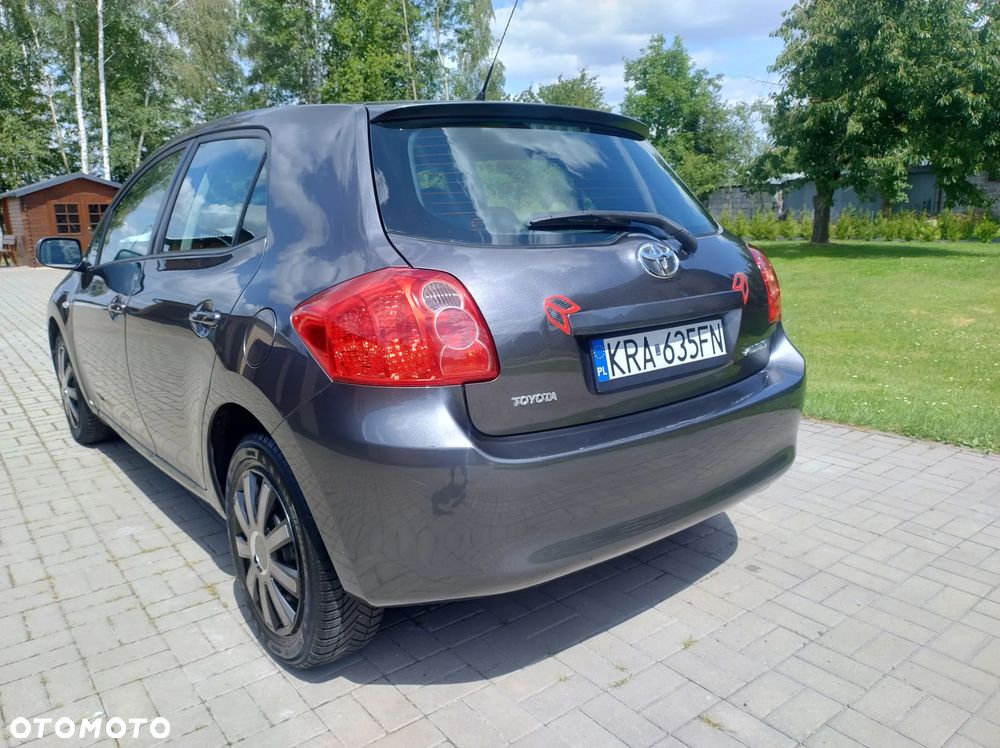 Toyota Auris 1.6 VVT-i Executive - 11