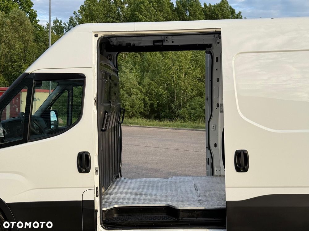 Iveco Daily 35S14 Automat Hi-Matic 2.3 140KM 2017r L3H2 - 14