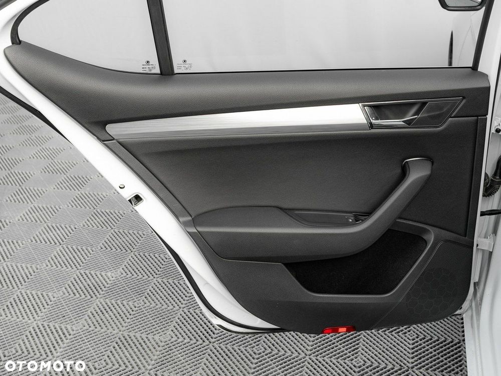 Skoda Superb 2.0 TDI SCR Ambition DSG - 22