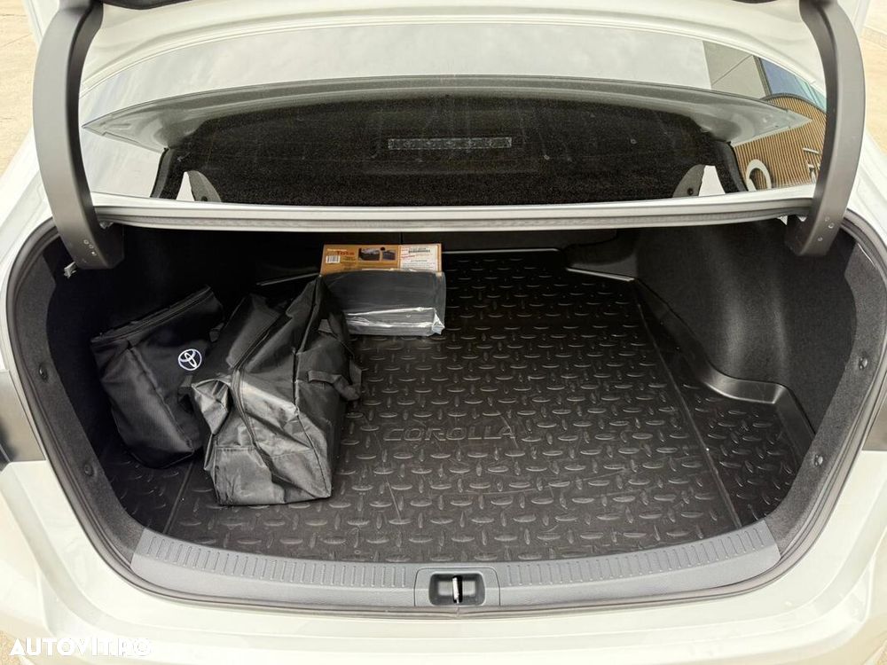 Toyota Corolla 1.8 HSD Dynamic - 12