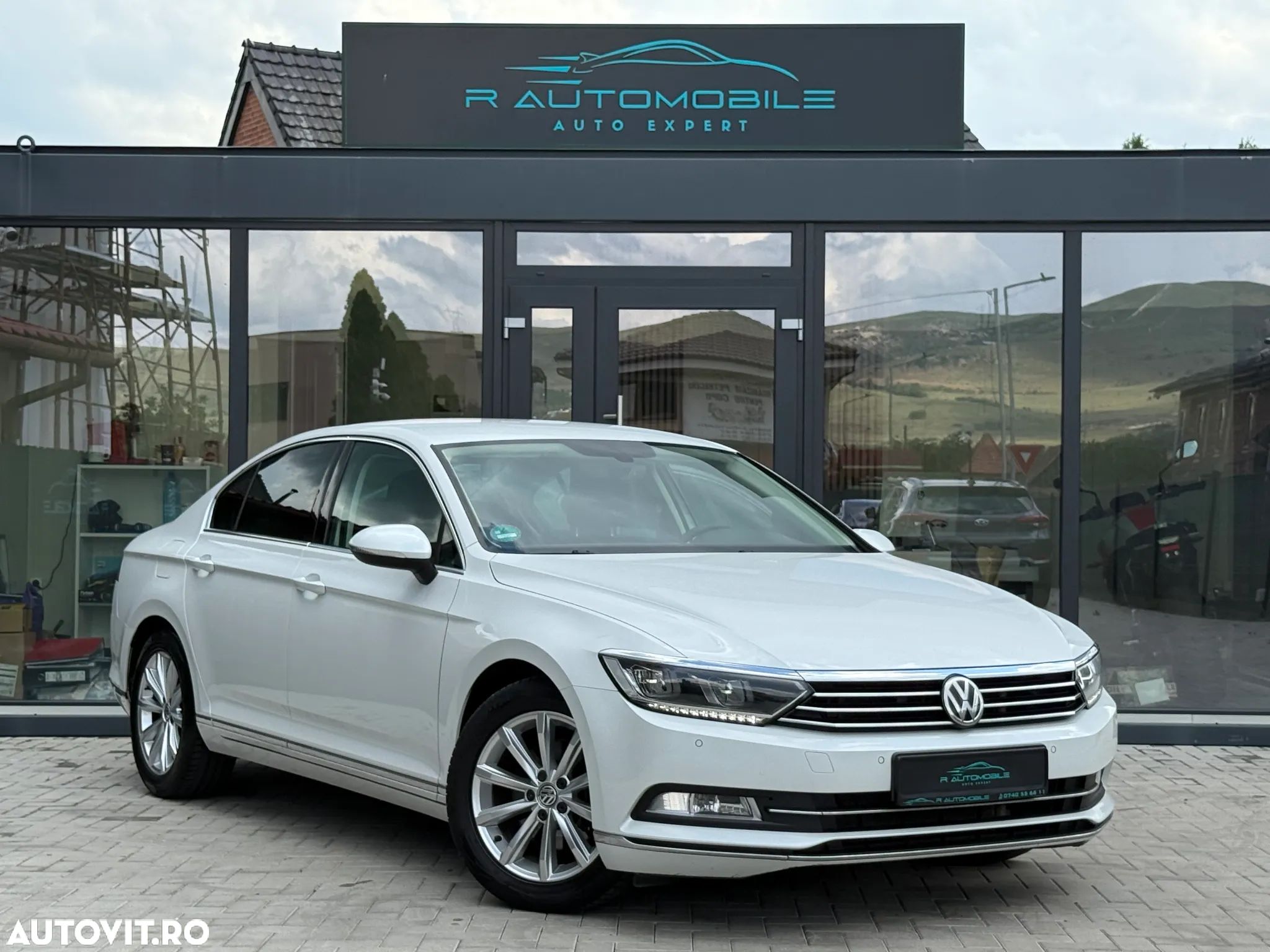 Volkswagen Passat 2.0 TDI DSG Highline - 1
