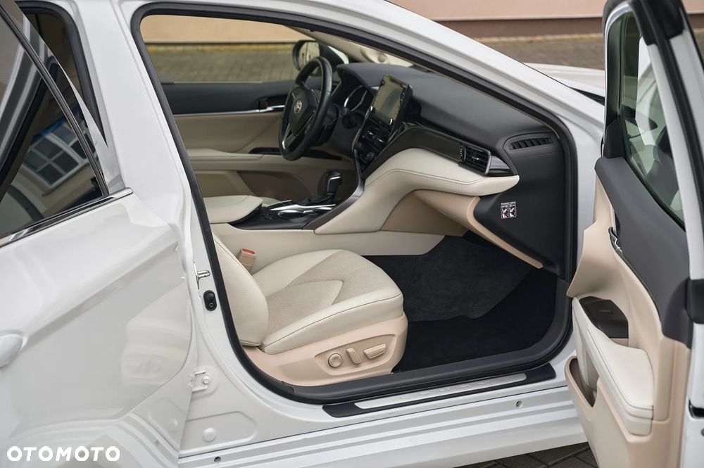 Toyota Camry 2.5 Hybrid Executive CVT - 22