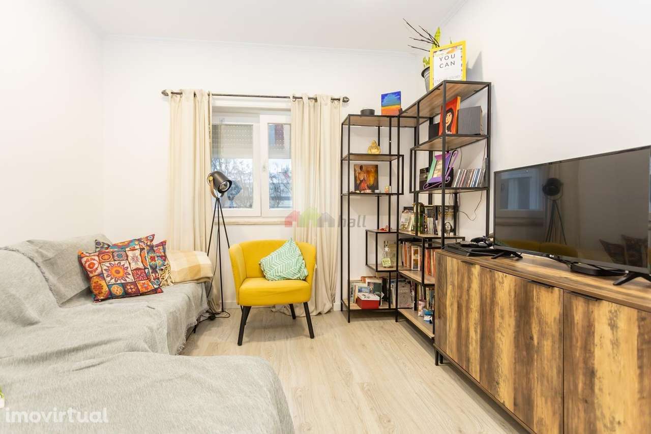 ApartamentoT2 totalmente remodelado na Av. Bocage, Barreiro - Grande imagem: 3/36