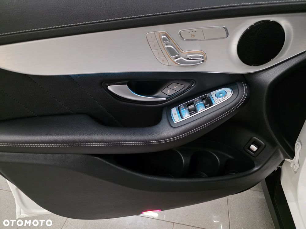 Mercedes-Benz GLC 300 de 4Matic 9G-TRONIC AMG Line Plus - 25