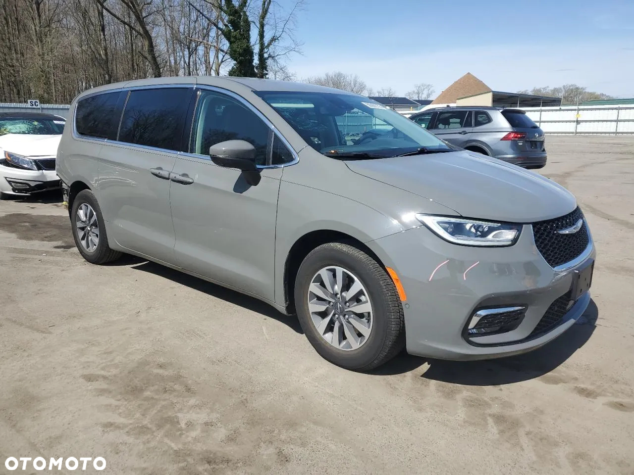 Chrysler Pacifica - 2