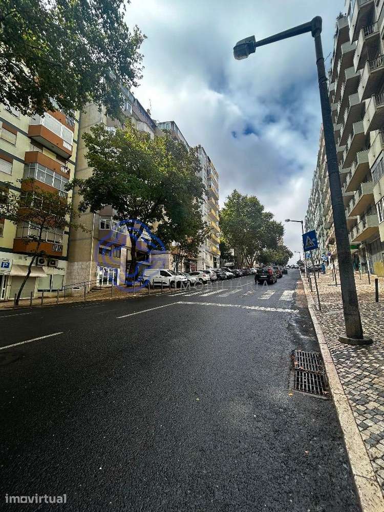 T3 em Remodelação Total c/ Suíte, Varandas e Elevador em São Domingos - Grande imagem: 3/21