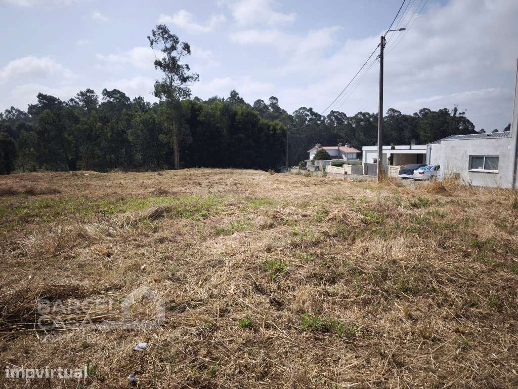 Terreno de construção junto à estrada nacional em Negreiros - Barcelos - Grande imagem: 4/9