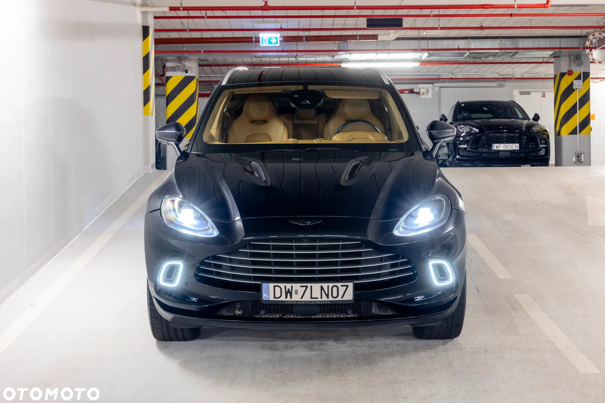 Aston Martin DBX - 4