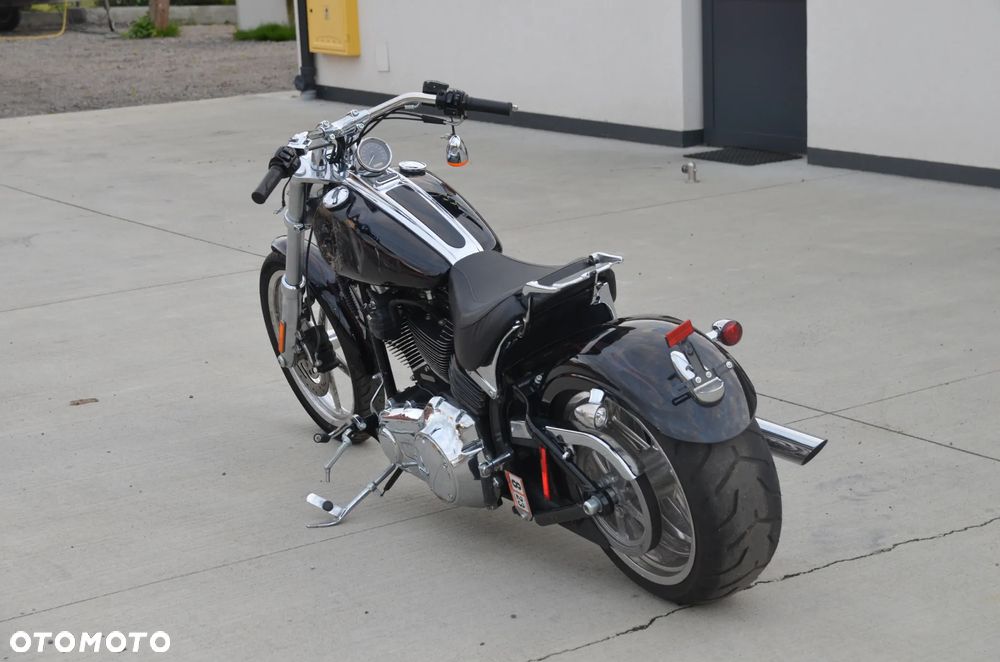 Harley-Davidson Softail Breakout - 3